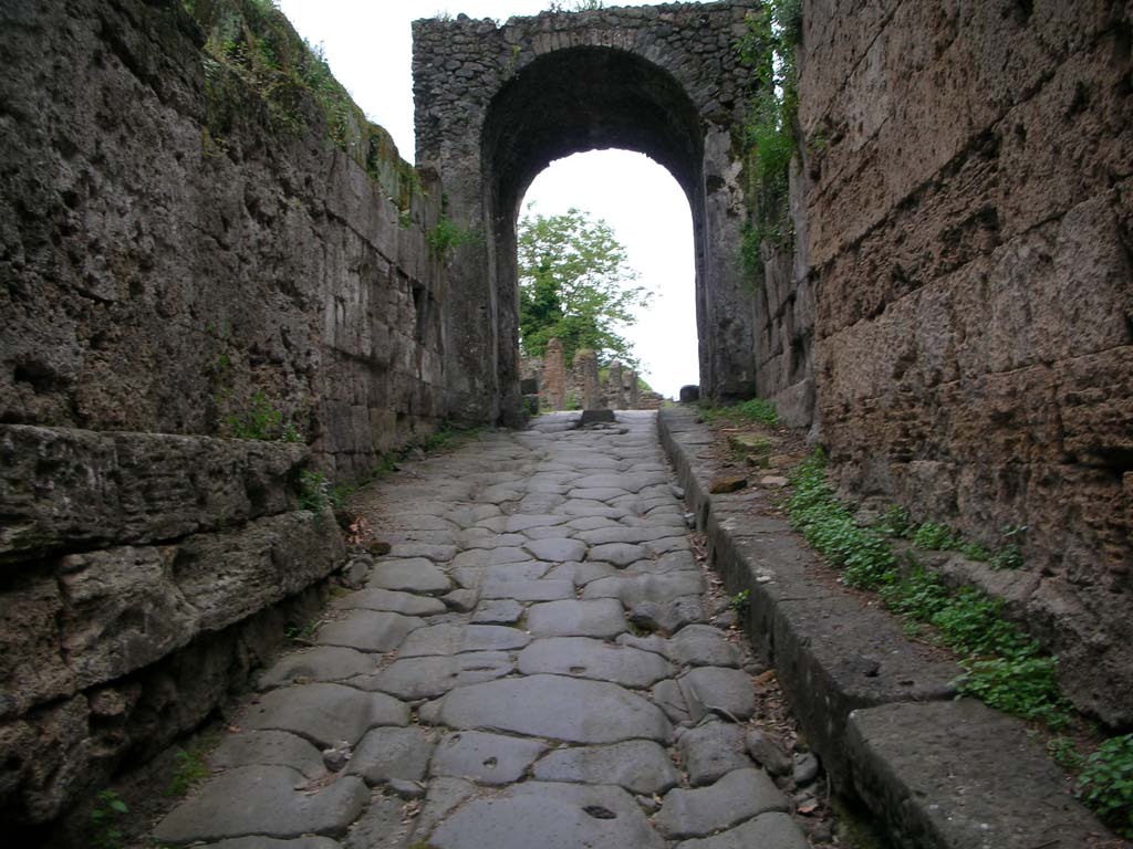 Old Nola entrance to Pompeii Scavi. June 2010. Steps and hut. Photo courtesy of Rick Bauer.